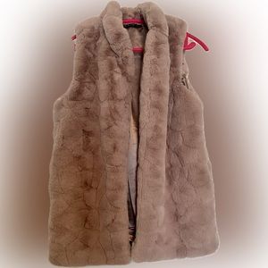 Rachel Zoe soft faux fur vest. Light Mauve. Fully lined. NWT Smoke free home